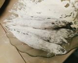 Hình bước làm 1 của món Cá trứng chiên giòn không bể