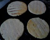 Foto del paso 7 de la receta: Arepas de masa a base de Yuca y Maseca