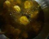 A picture of step 2 of Onion pakode.
