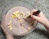 Foto del paso 5 de la receta: Budín de banana con cáscara y todo 🍌