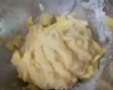 Gambar langkah 8 resipi Roti kentang kastard.