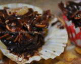A picture of step 7 of Chocolate Crispy Cakes کاپ کیک کورن فلکس.