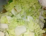 รูปขั้นตอนการทำที่ 4 ของ ผัดผงกะหรี่ไก่ใส่ผักกาดขาว : Stir-fried chicken with curry powder and Chinese cabbage