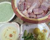 A picture of step 1 of Haryali chicken khrdai.
