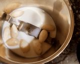 A picture of step 2 of Almond Rose Milk Shake.