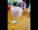 A picture of step 3 of Strawberry Shake.