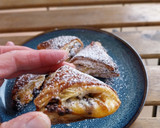Foto del paso 8 de la receta: Triángulitos de hojaldre rellenos de crema y pepitas de chocolate