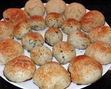 Foto del paso 2 de la receta: Bollitos Saborizados Rellenos de Panchos "Frankfurters" y Queso