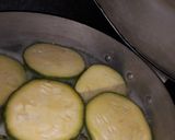Foto del paso 1 de la receta: Zapallito rellenos con salsa y papa