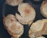Foto del paso 1 de la receta: Medallones de cerdo en salsa de ciruelas