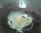 Foto langkah ke 2 dari resep Papeda/telor gulung aci.