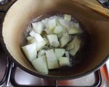 Foto del paso 1 de la receta Crema de brécol con jengibre, semillas de amapola y queso Pecorino