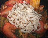 Gambar langkah 2 resipi Mee Leftover Shellout.