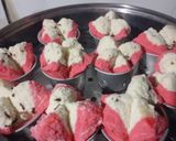 Foto langkah ke 7 dari resep Bolu Kukus Mekar Merah Putih.