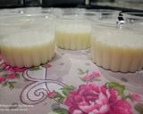 Foto langkah ke 2 dari resep Puding susu cup mawar.