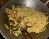 Foto langkah ke 3 dari resep Mie goreng kepepet.