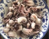 รูปขั้นตอนการทำที่ 2 ของ กระเพราหนวดปลาหมึก แซ่บ 🐙🐙