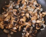 Foto del paso 2 de la receta: Huevos revueltos con champiñones y espinacas