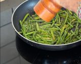 Foto del paso 3 de la receta: Ensalada de lentejas con espárragos y huevo