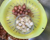Foto del paso 4 de la receta: Fricandó de Carne de Ternera con Boletus, Cebollitas, Ciruelas y arroz frito