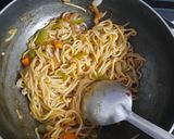A picture of step 2 of Vegetable sizzler with barbecue noodles.