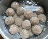 Foto langkah ke 4 dari resep Bakso daging sapi isi telur puyuh.