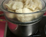 Foto del paso 1 de la receta: Coliflor al vapor con refrito de ajos y pimentón