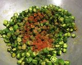 A picture of step 5 of Bhindi sabzi.