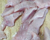 Foto del paso 1 de la receta: Fingers de pollo rebozados sin huevo