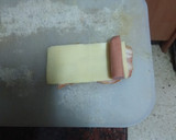 Foto del paso 3 de la receta: Caprichos de salchicha, bacon y queso frito
