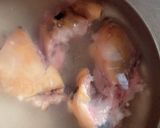 A picture of step 1 of Spicy Cowtail Soup.