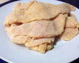 Foto del paso 3 de la receta: Pechuga de pollo empanada