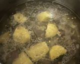 Gambar langkah 2 resipi Sup kentang dan telur.