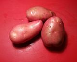 Foto del paso 6 de la receta Pollo al ajillo y romero al horno con patatas asadas