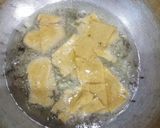 A picture of step 2 of Ribbon aloo snack.