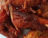 Foto langkah ke 4 dari resep Ayam Goreng Bumbu Sayur Asem.