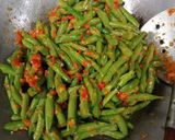 Foto langkah ke 4 dari resep Tumis Buncis Jamur.