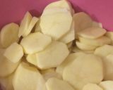 صورة لخطوة 2 من وصفة بطاطا فالفرن 🥔 🧀