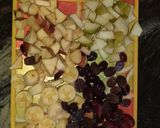 A picture of step 2 of Yogurt fruits salad.