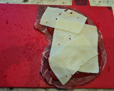 Foto del paso 3 de la receta: Cachopo relleno de pimientos del piquillo, queso y jamón