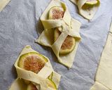 Foto del paso 3 de la receta: 🌿Hojaldres de higos, queso azul e hilo de miel 🌿