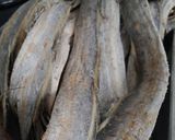 Foto langkah ke 1 dari resep Ikan Asin Layur Goreng.