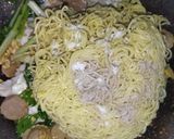 Foto langkah ke 3 dari resep Mie goreng baso.
