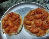 A picture of step 5 of Cheesy Mini Macaroni Pasta Pizza.