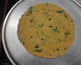 A picture of step 3 of Fresh Fenugreek /Methi and lauki/Dudhi Thepla😋.
