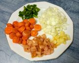 Foto del paso 1 de la receta Patatas con migas de bacalao