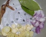 Foto langkah ke 2 dari resep Sayur Bening Labu Buncis Putren.
