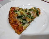 Foto del paso 3 de la receta: Pizza de espárragos trigueros con gambas y panceta ibérica