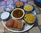 મહારાષ્ટ્રના પ્રખ્યાત મિસળ-પાઊ (Maharastra Famous Misal Paau Recipe In Gujarati) રેસીપી સ્ટેપ8ફોટો