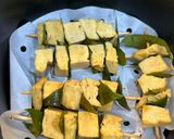 Hình bước làm 6 của món Xiên Tàu Hũ Ky Nướng Lá Mắc Mật Chay